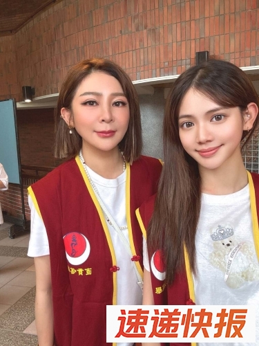 王彩桦、大女儿庭庭。