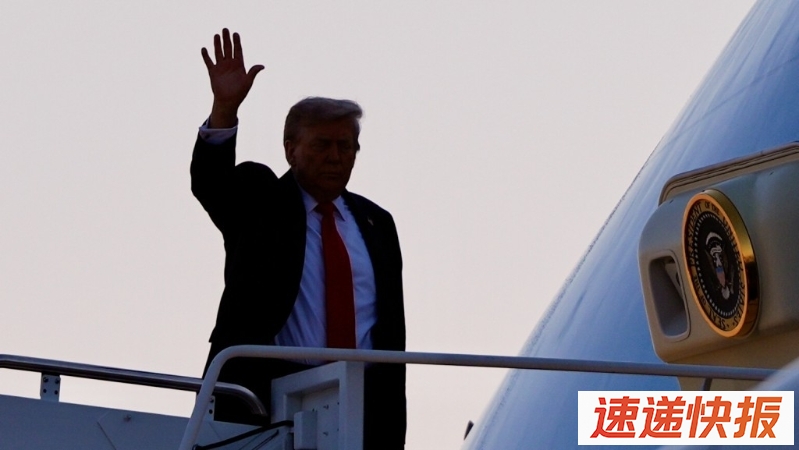 特朗普登上空军一号